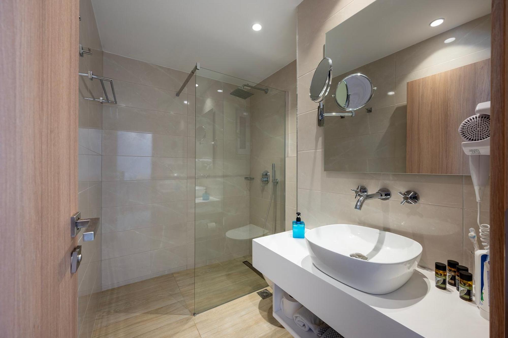 Poseidon Deluxe Apartments 科斯镇 外观 照片
